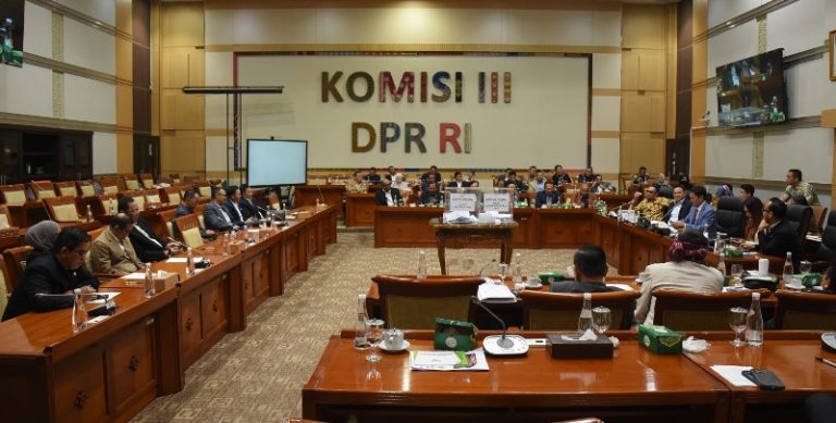 Komisi III Gandeng KPK Usut Kasus FA