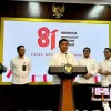 Sekretaris Presiden Letjen TNI Ariyo Windutomo (kiri), Wakil Menteri Sekretaris Negara Juri Ardiantoro (dua kiri), Menteri Ekonomi Kreatif Teuku Riefky Harsya (dua kanan), dan Deputi Bidang Protokol, Pers dan Media Sekretariat Presiden Kementerian Sekretariat Negara Yusuf Permana (kanan) mengumumkan logo resmi HUT Ke-81 RI di Kantor Presiden, Istana Kepresidenan RI, Jakarta, Senin (29/6/2026). ANTARA/Genta Tenri Mawangi/aa.