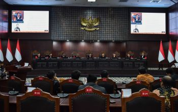 Hakim MK Sentil Maskapai Soal Transparansi Delay Penerbangan